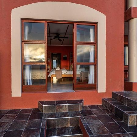 Island Cottage Guesthouse Людеріц Екстер'єр фото